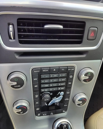 Volvo S60 cena 62900 przebieg: 141000, rok produkcji 2017 z Warszawa małe 232